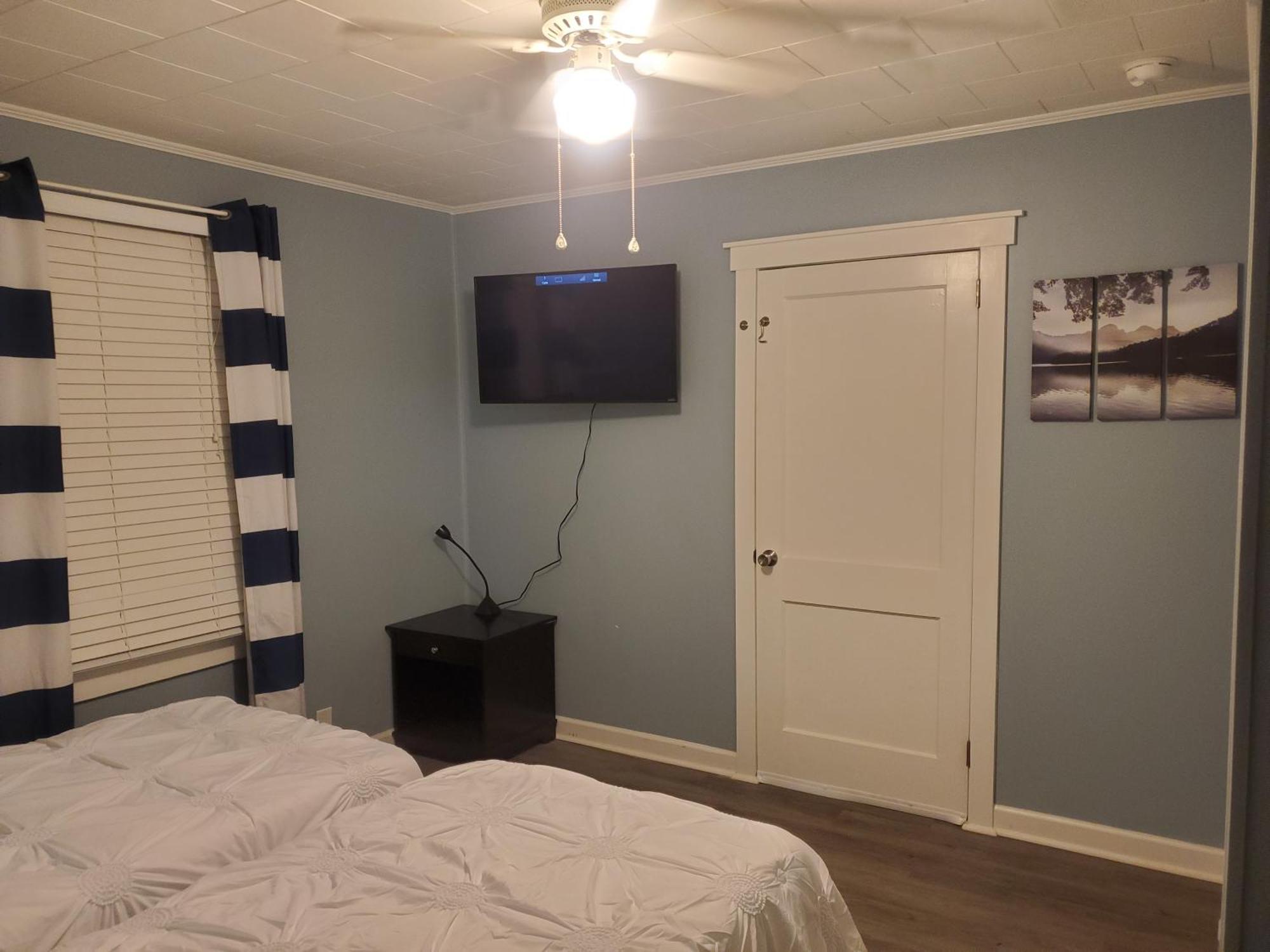 Private Single Level Standalone House Large Lot - 3 Bedrooms Casa de férias